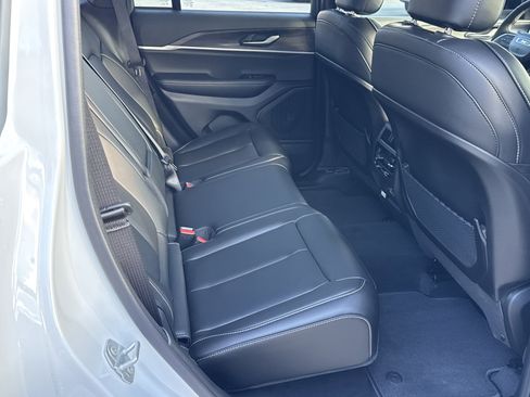 New 2025 Jeep Grand Cherokee Limited w/ Black Appearance Package image 19