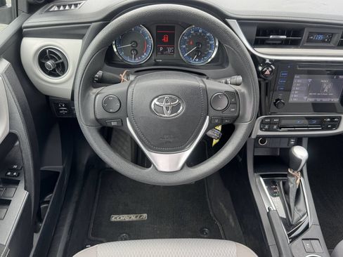 Used 2019 Toyota Corolla LE w/ Carpet Mat Package (TMS) FWD image 26
