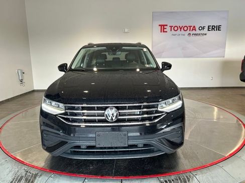 Used 2024 Volkswagen Tiguan SE w/ Panoramic Sunroof Package AWD/4WD image 2