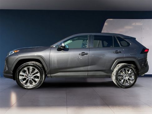 Used 2021 Toyota RAV4 XLE Premium image 2