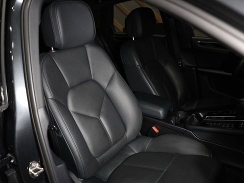 Used 2023 Porsche Macan image 17