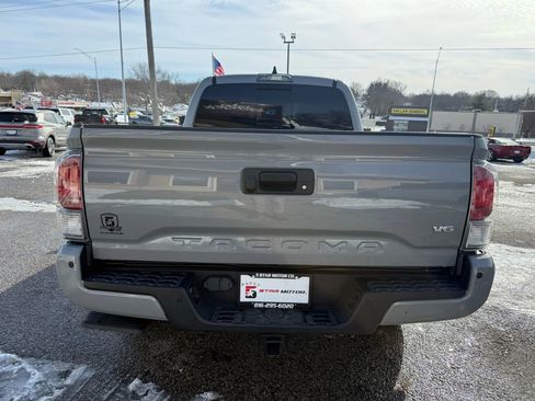 Used 2021 Toyota Tacoma TRD Sport w/ Technology Package image 4