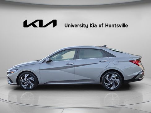 Used 2025 Hyundai Elantra SEL FWD image 4
