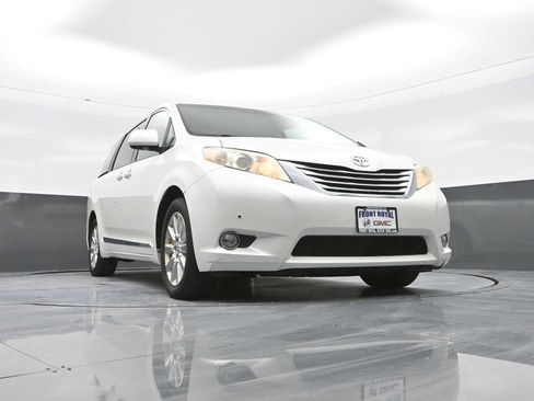 Used 2011 Toyota Sienna Limited image 35