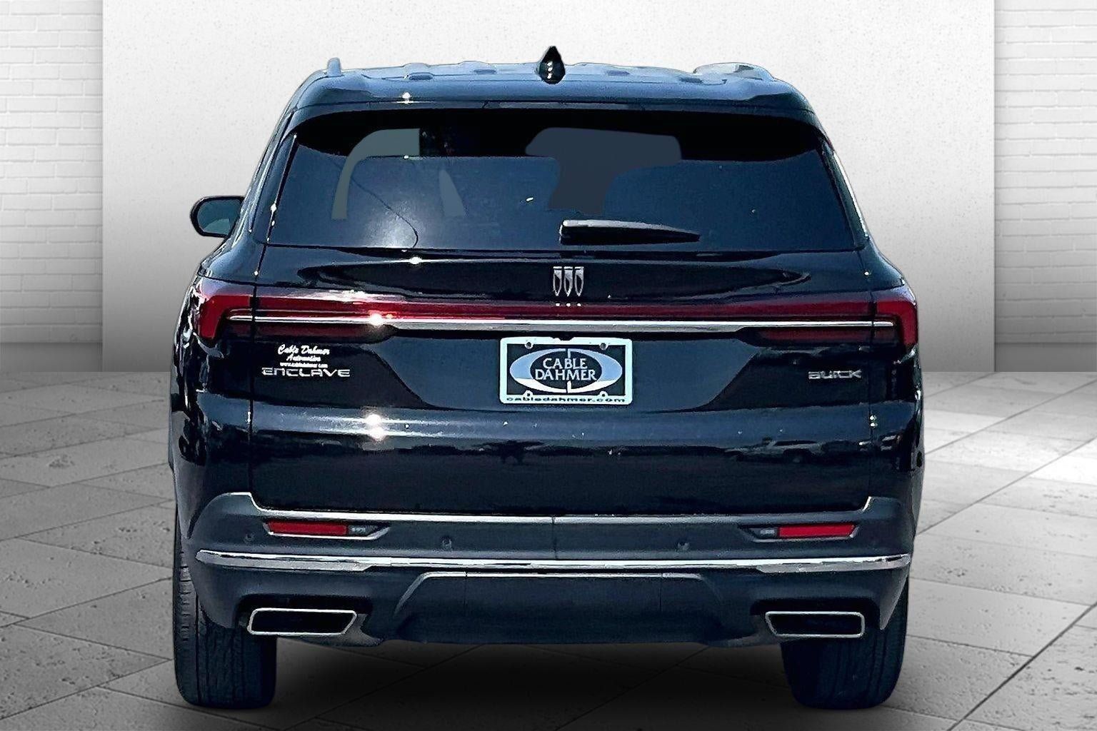 Used 2025 Buick Enclave Preferred FWD image 3