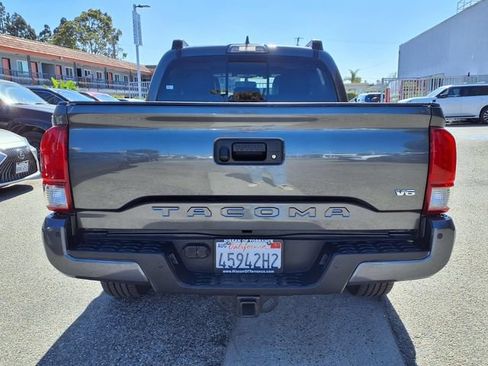 Used 2017 Toyota Tacoma TRD Off-Road AWD/4WD image 20