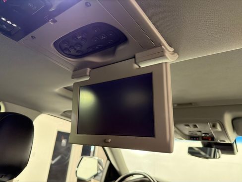 Used 2018 Cadillac Escalade Premium Luxury AWD/4WD image 26