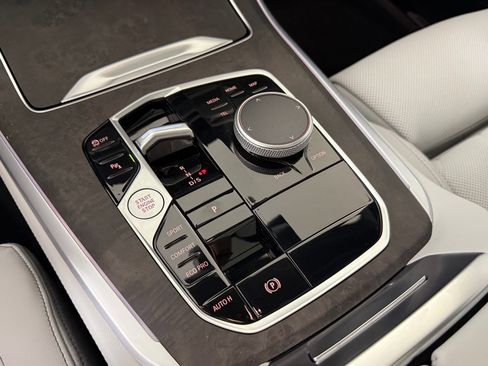 Used 2025 BMW X5 sDrive40i w/ M Sport Package image 18