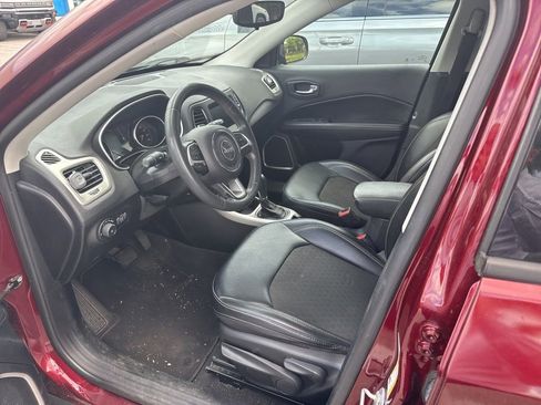 Used 2021 Jeep Compass Latitude FWD image 3