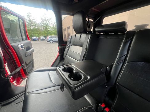 Used 2023 Jeep Wrangler Unlimited Sahara w/ Cold Weather Group AWD/4WD image 7