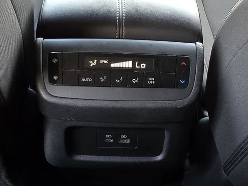Used 2024 Nissan Pathfinder SV AWD/4WD image 17
