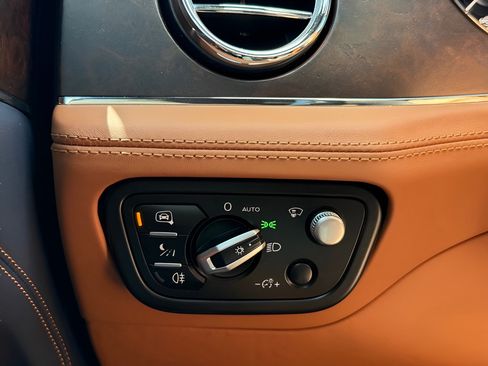 Used 2023 Bentley Bentayga AWD/4WD image 74