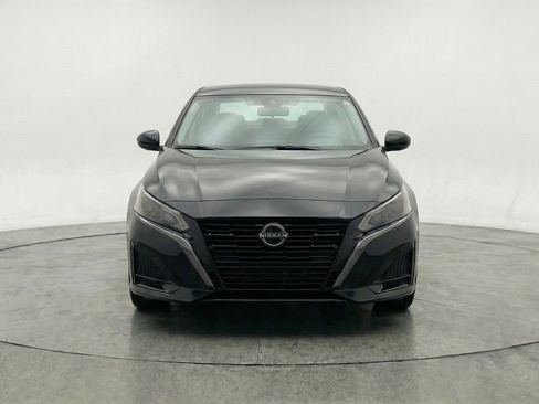 Used 2025 Nissan Altima 2.5 SV image 2