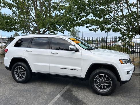 Used 2020 Jeep Grand Cherokee Limited w/ Luxury Group II image 3