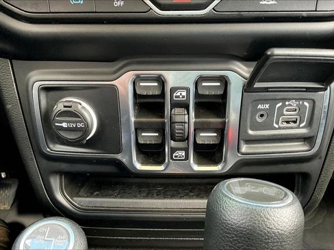 Used 2023 Jeep Wrangler Unlimited w/ Cold Weather Group image 21