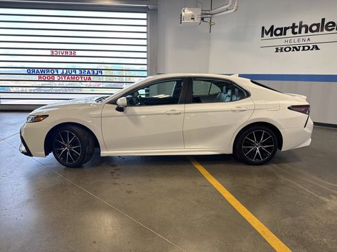 Used 2022 Toyota Camry SE image 8