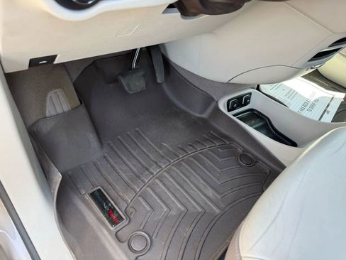 Used 2017 Chrysler Pacifica Touring-L image 16