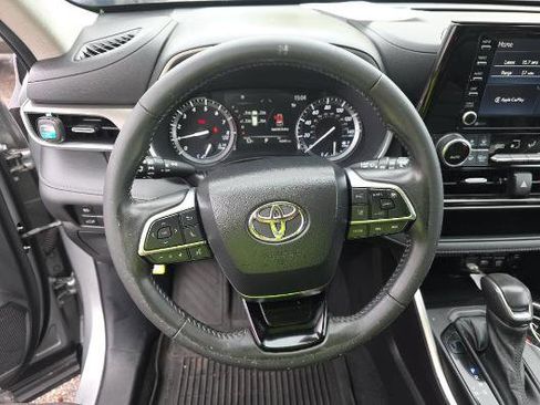 Used 2021 Toyota Highlander XLE image 8