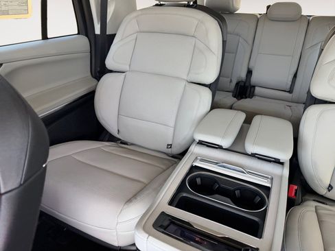 New 2025 Lincoln Navigator L Reserve AWD/4WD image 13