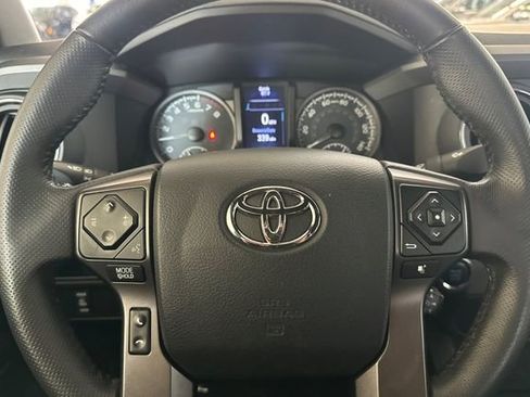 Used 2017 Toyota Tacoma TRD Sport image 24
