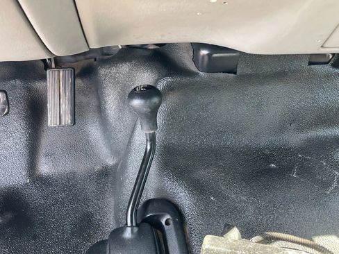 Used 2001 Ford F550 4x4 Regular Cab Super Duty image 22