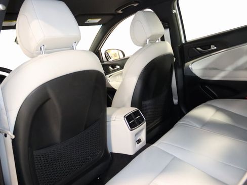 Used 2024 Genesis G70 2.5T image 51