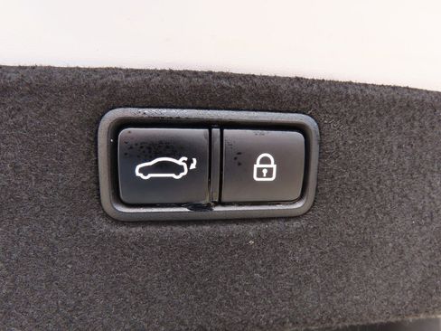 Used 2017 Genesis G80 3.8 w/ Option Group 03 image 15