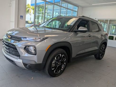 Used 2023 Chevrolet TrailBlazer LT image 3