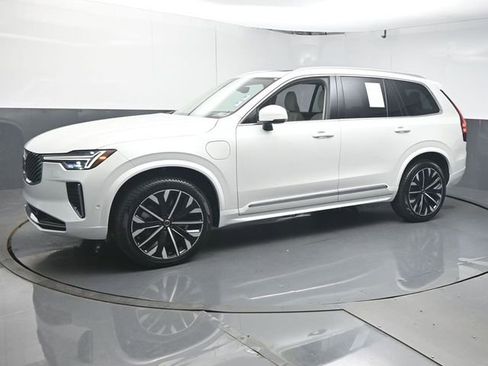 Used 2026 Volvo XC90 T8 Ultra w/ Protection Package Premier AWD/4WD image 4