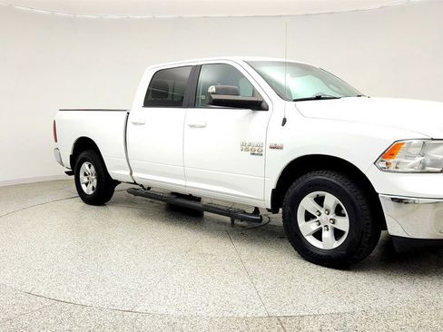 Used 2019 RAM 1500 Classic SLT AWD/4WD image 3