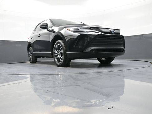 Used 2024 Toyota Venza LE AWD/4WD image 27