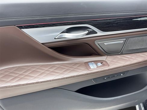 Used 2022 BMW 750i xDrive w/ Luxury Rear Seating Package image 42