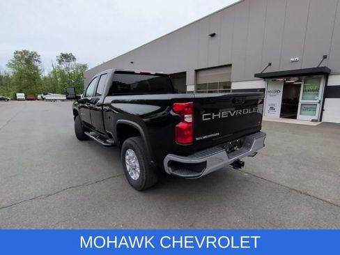 Used 2024 Chevrolet Silverado 2500 LT w/ Convenience Package AWD/4WD image 3