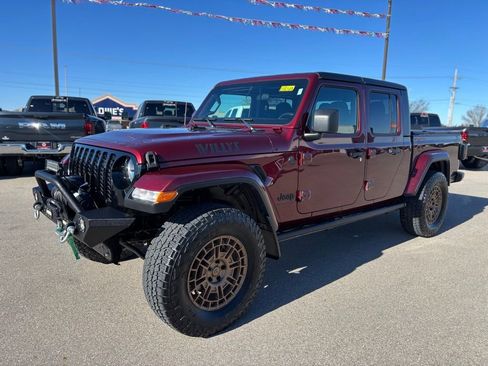 Used 2022 Jeep Gladiator Sport image 2