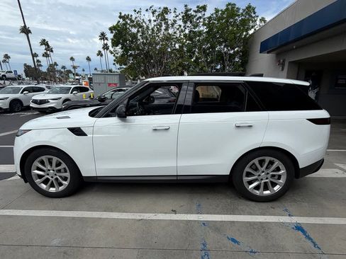Used 2025 Land Rover Range Rover Sport SE AWD/4WD image 8