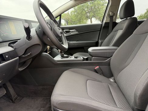 Used 2025 Kia Sportage LX FWD image 27