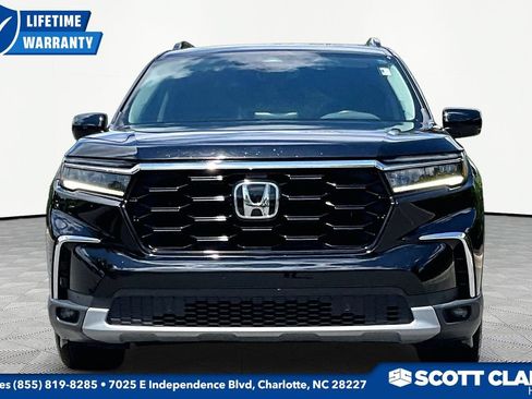 Used 2025 Honda Pilot Touring image 2