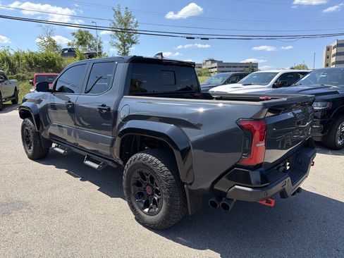 Used 2024 Toyota Tacoma TRD Pro AWD/4WD image 9
