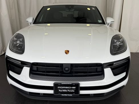 Certified 2023 Porsche Macan AWD/4WD image 6
