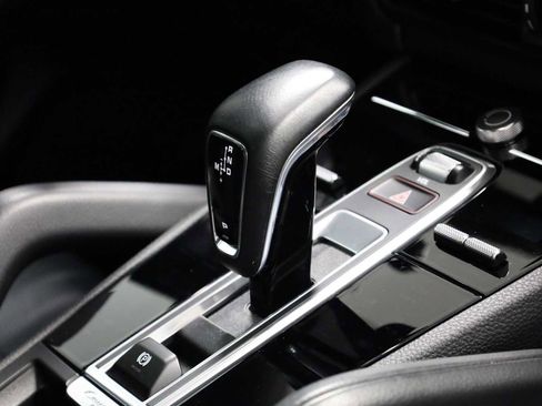 Used 2022 Porsche Cayenne image 21