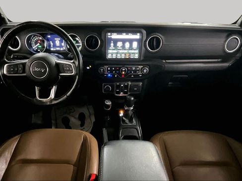 Used 2022 Jeep Wrangler Unlimited Sahara w/ Cold Weather Group AWD/4WD image 15