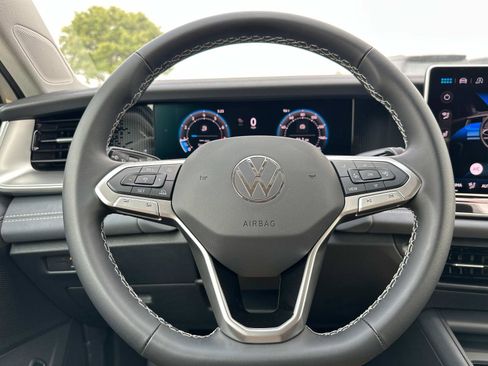 New 2025 Volkswagen Tiguan SE image 20