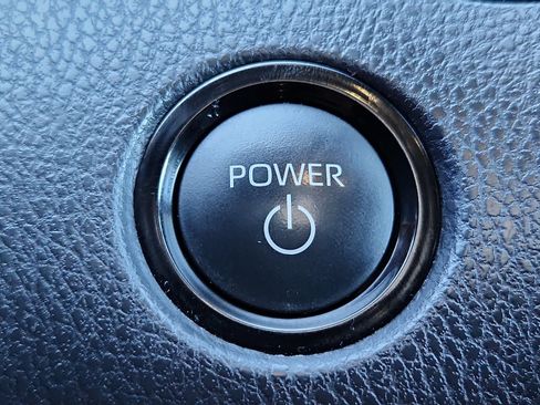 Used 2025 Toyota Camry SE image 19