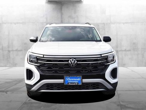 Used 2025 Volkswagen Atlas Peak Edition SE AWD/4WD image 4