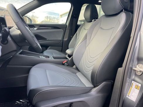New 2026 Volkswagen Tiguan SE R-Line FWD image 19