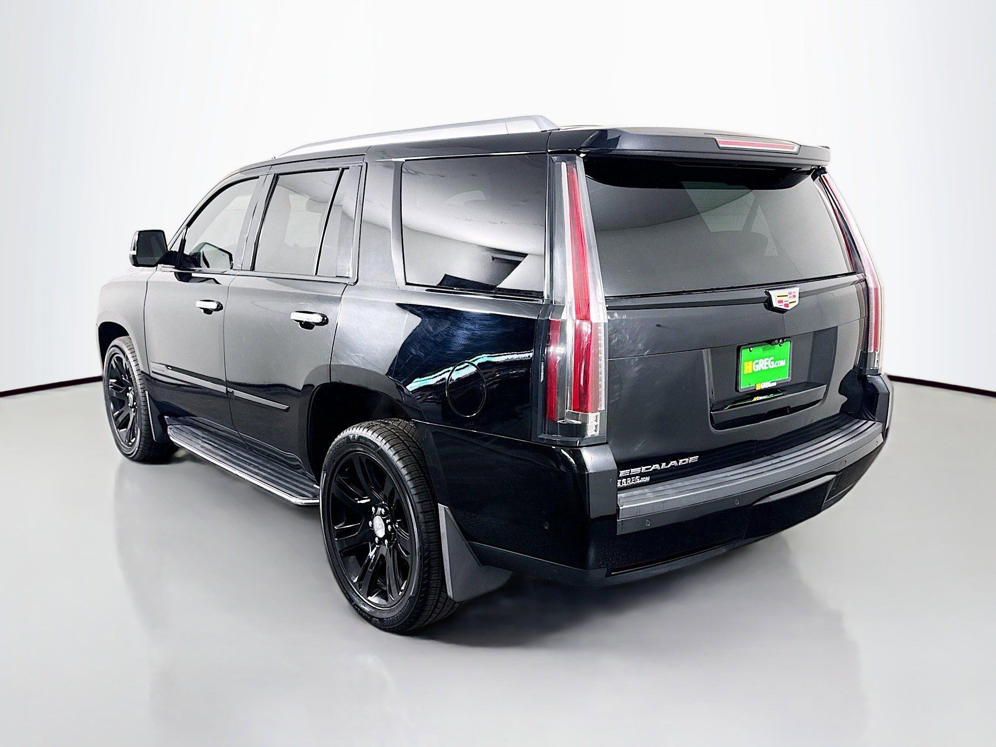 Used 2018 Cadillac Escalade Luxury AWD/4WD image 7