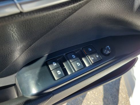 Used 2020 Toyota Camry SE FWD image 23