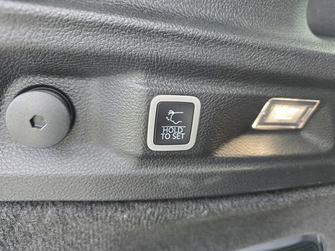 Used 2021 Jeep Grand Cherokee L Overland w/ Luxury Tech Group IV image 11