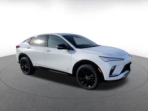 Used 2025 Buick Envista Sport Touring image 2