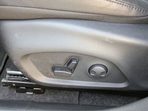 Used 2025 Jeep Compass Limited image 22